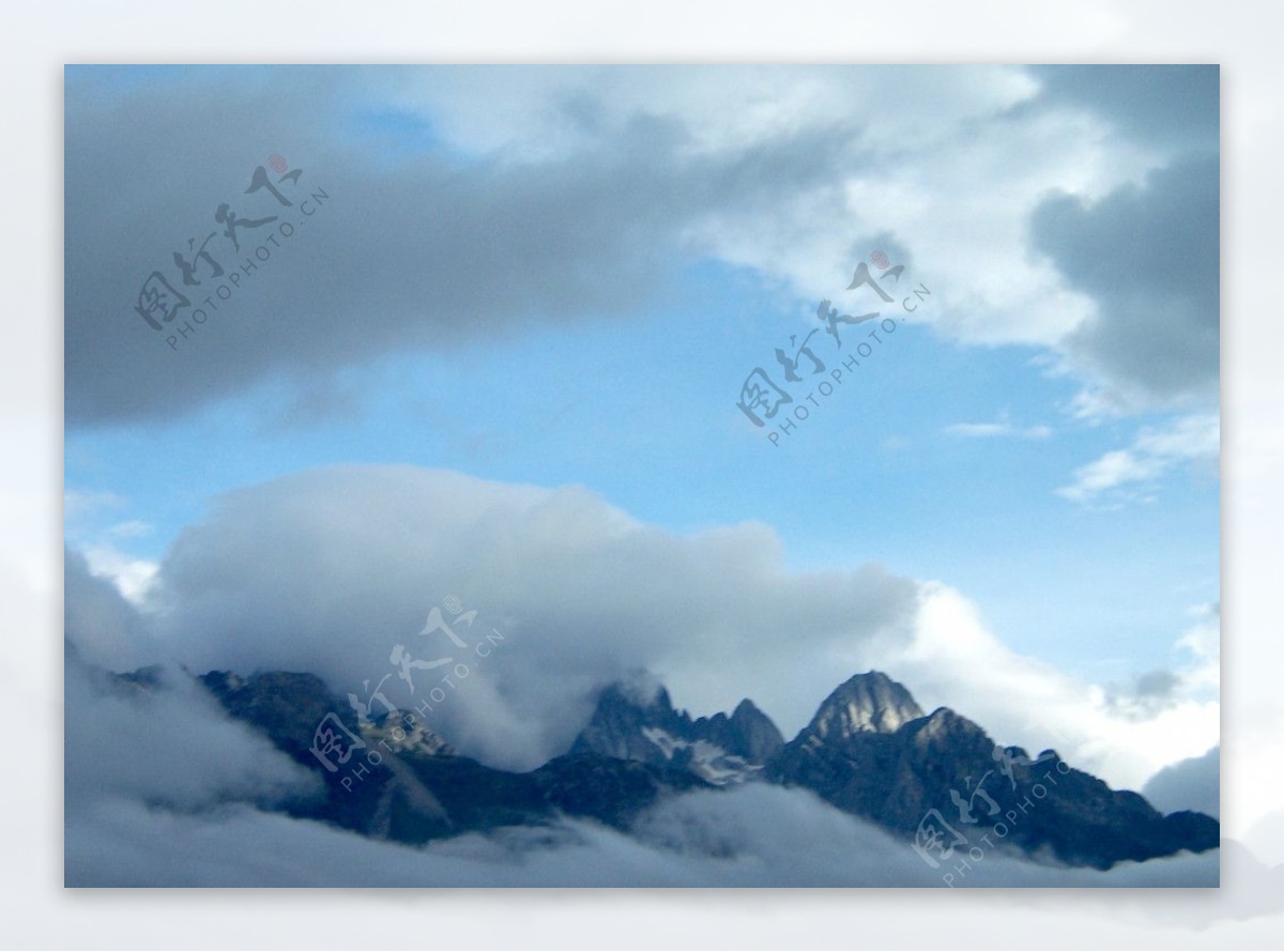 白云自然景观图片