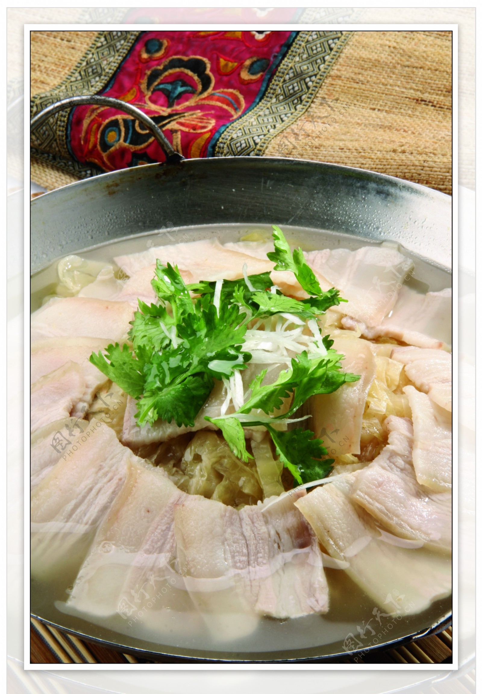 锅仔酸菜汆白肉图片
