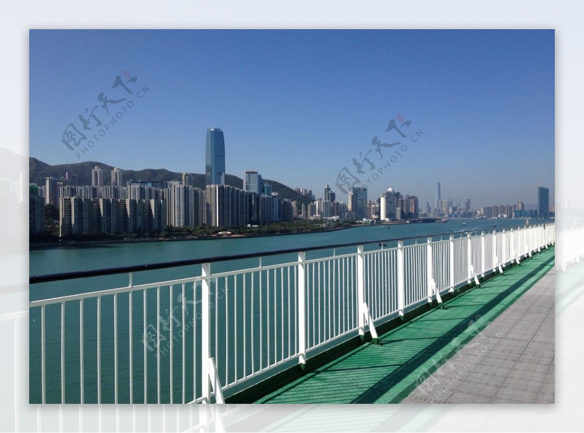 游轮上的香港风景图片