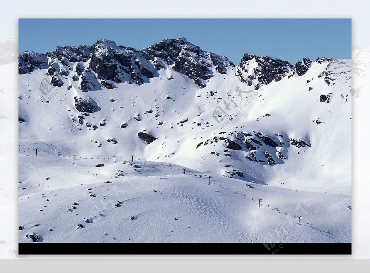 冬季休闲运动雪山图片