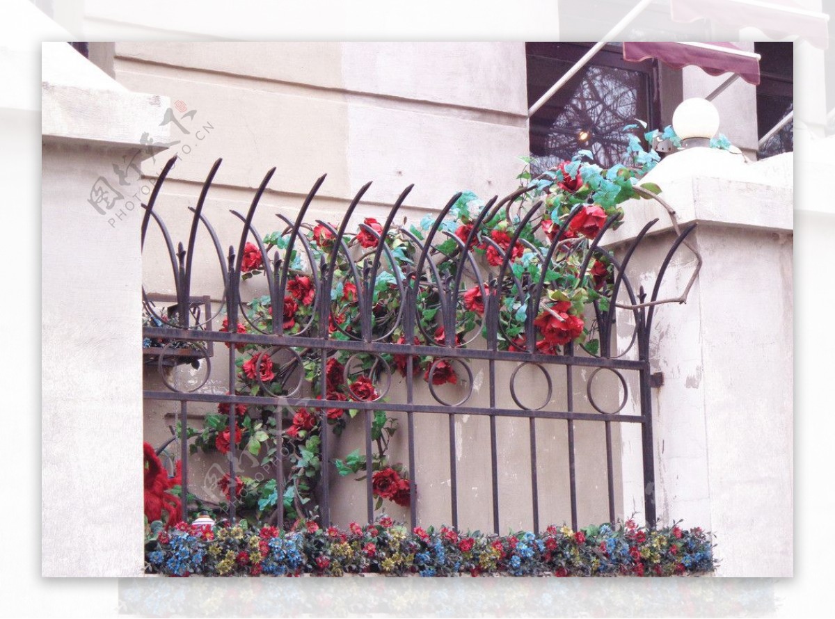 欧洲风情街的小花栏图片