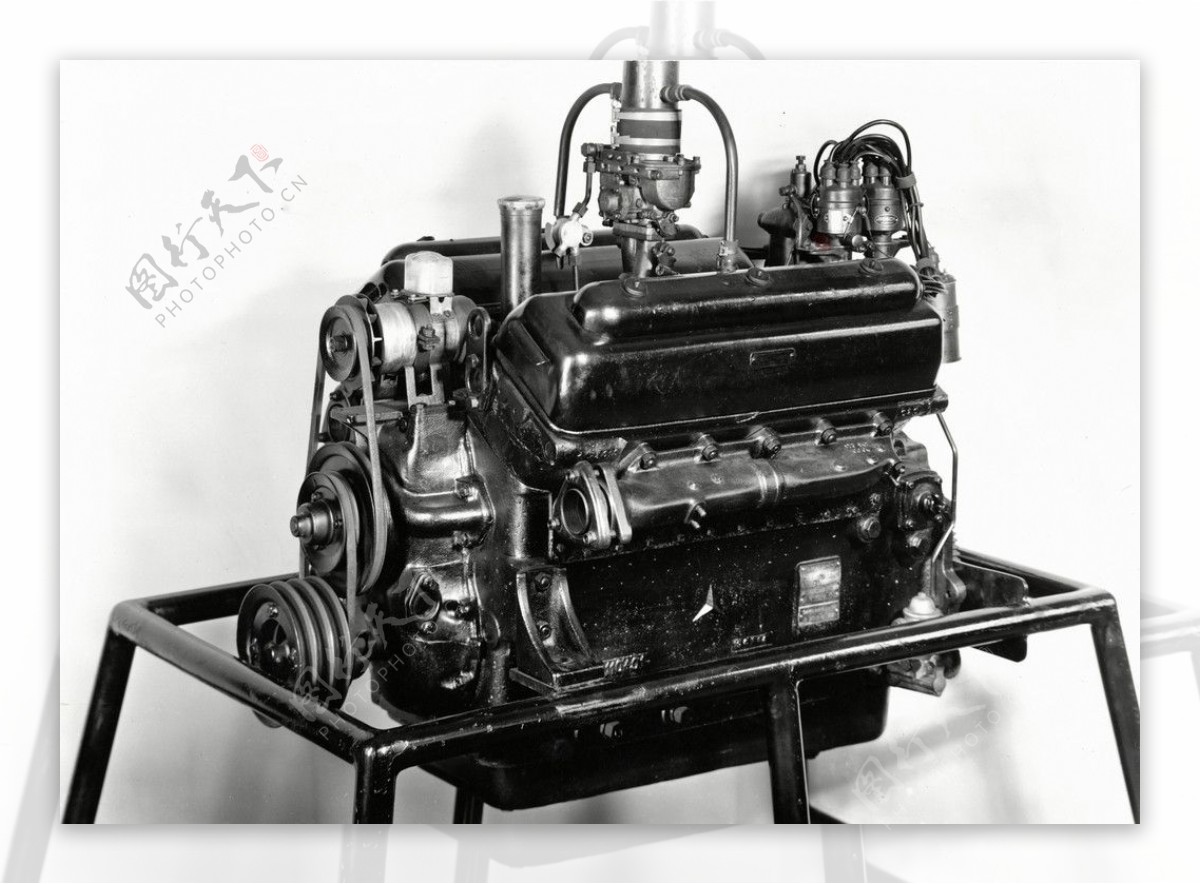 古典汽车发动机图片