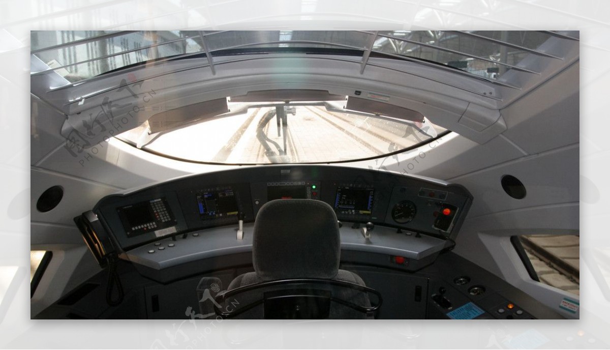 CRH2和谐号动车组驾驶室图片