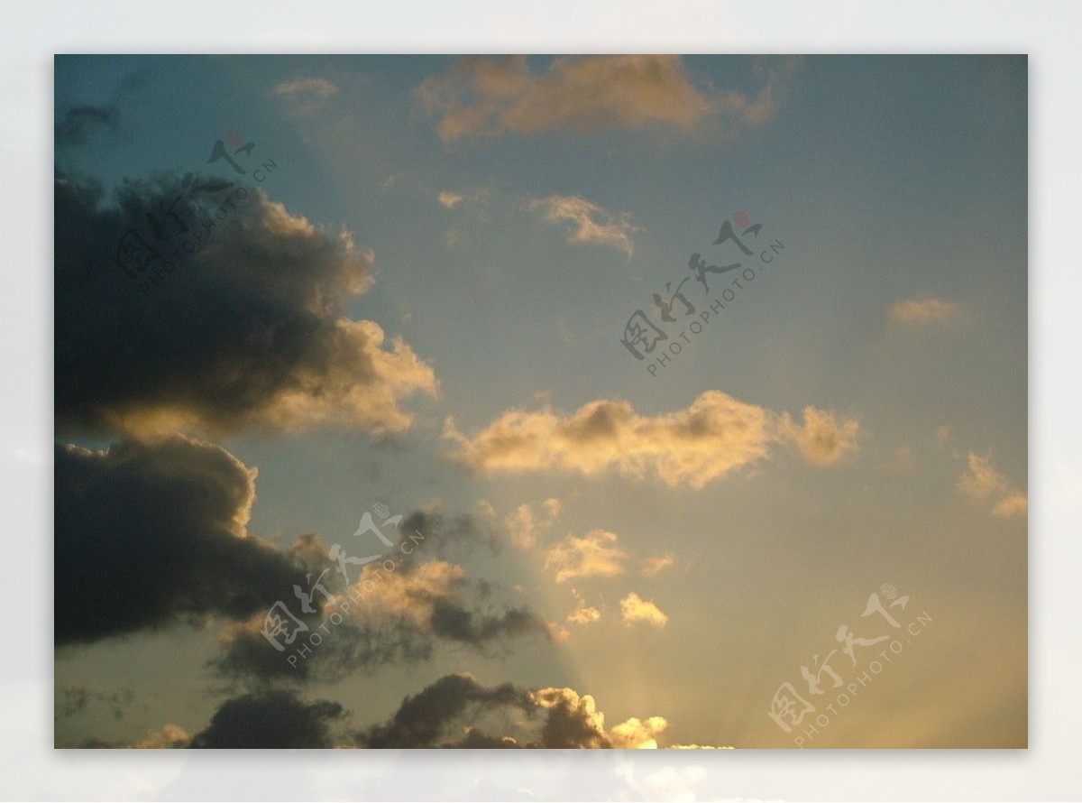 夕阳照彩云图片