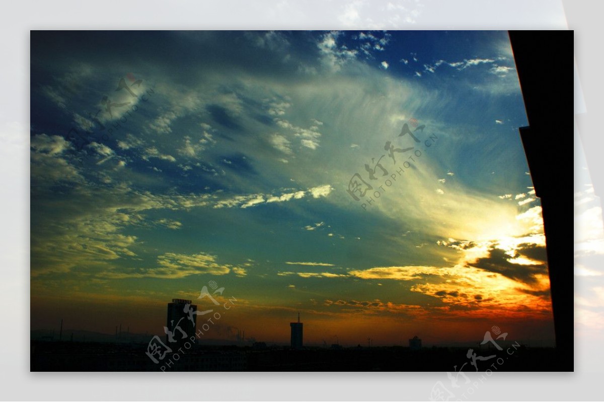 天空暮色傍晚夕阳风景城市夜景远方楼宇图片