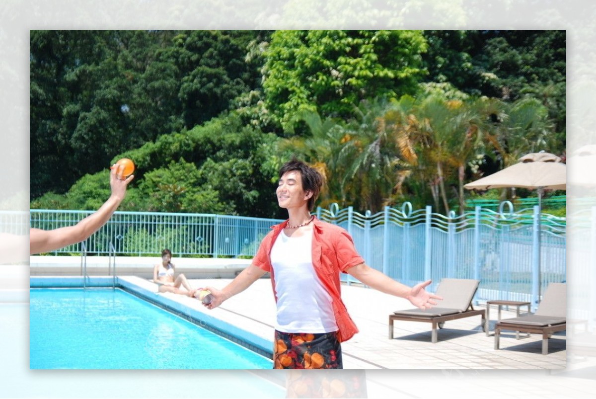 任贤齐拍摄四洲粒粒橙汁广告图片
