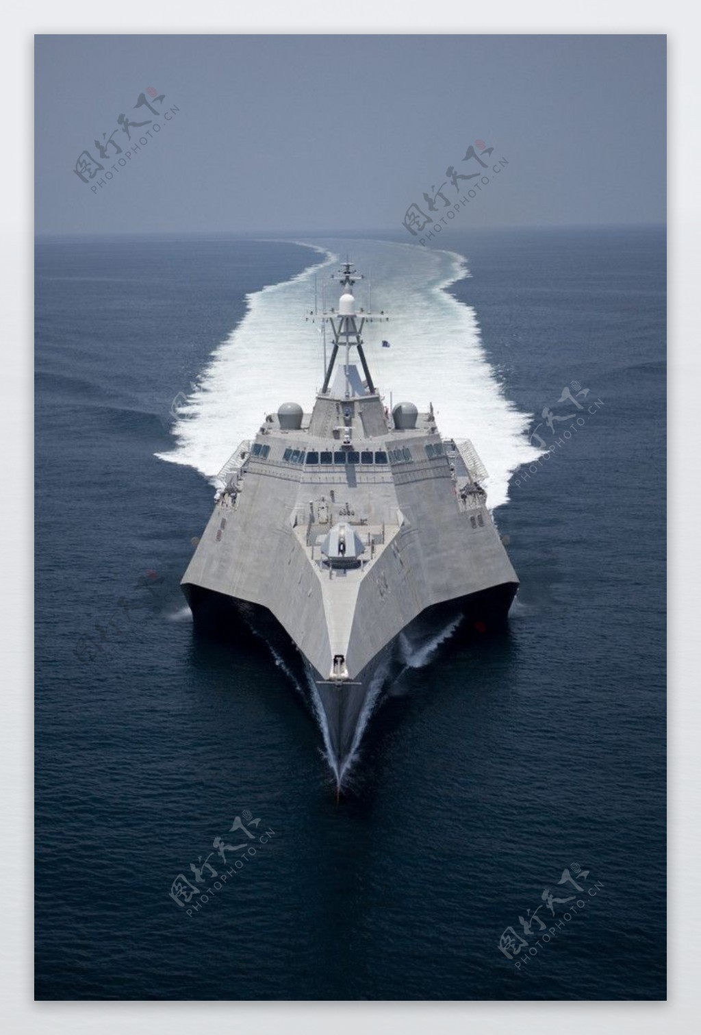 美国海军第二艘濒海战斗舰LCS2独立号正视图图片
