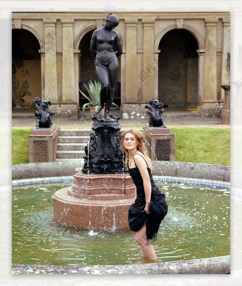 喷泉秀腿凯拉奈特利图片