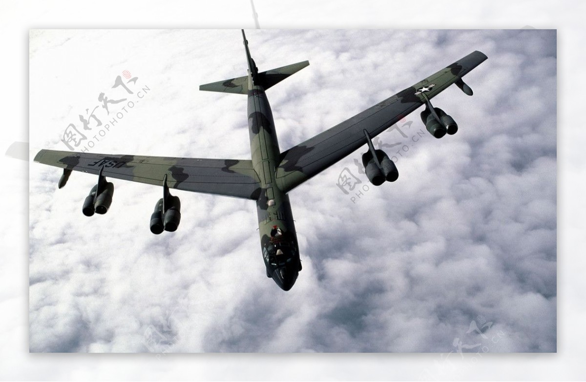 B52轰炸机图片