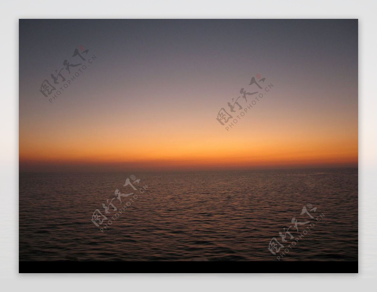 真实的海上日落魅惑图片