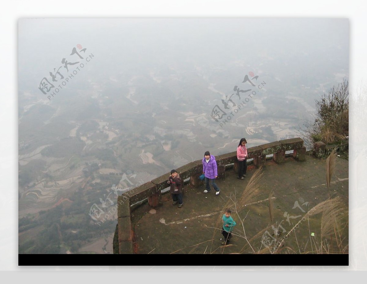 连天山睡佛寺前台图片