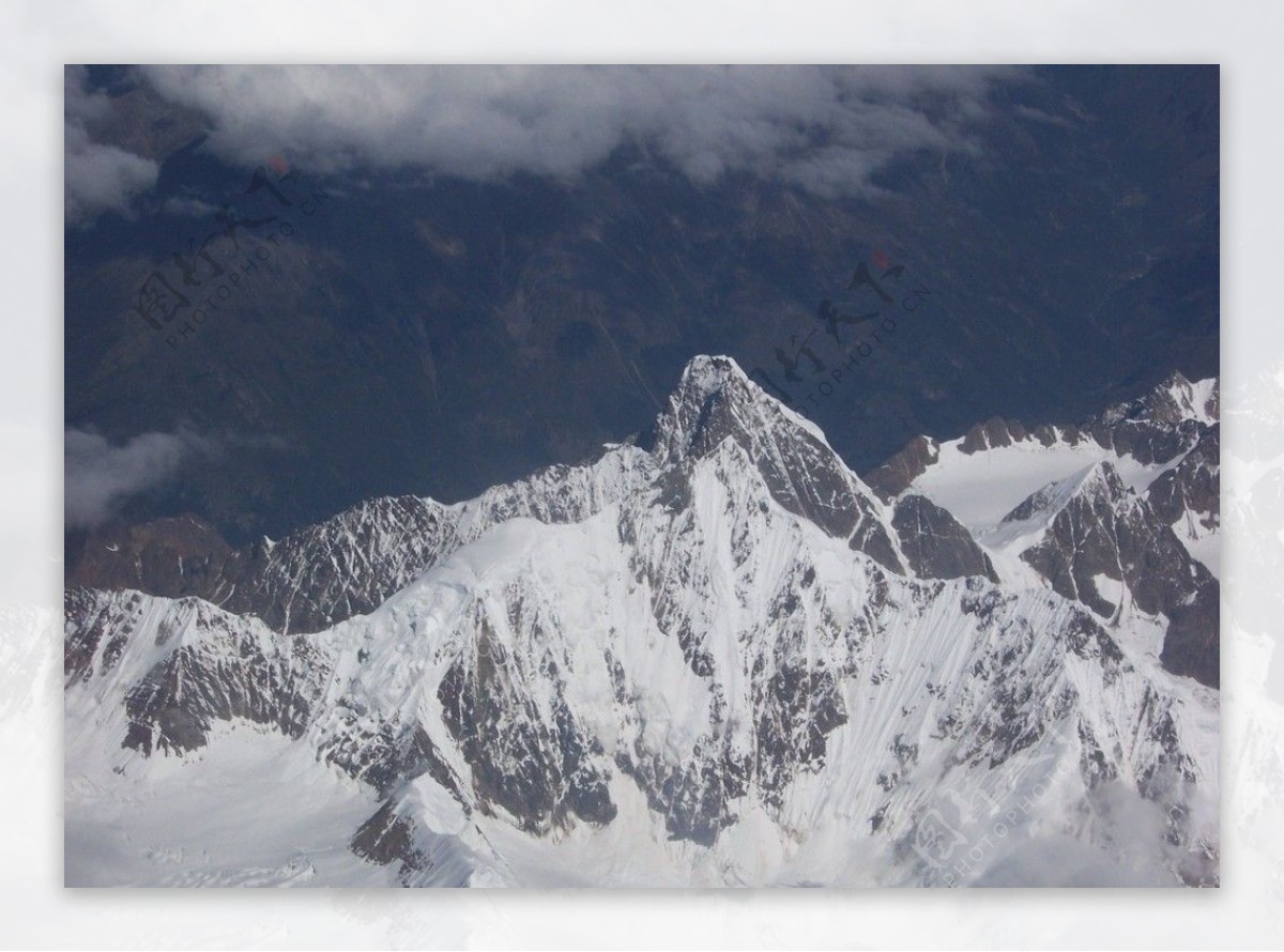空中拍西藏雪山图片