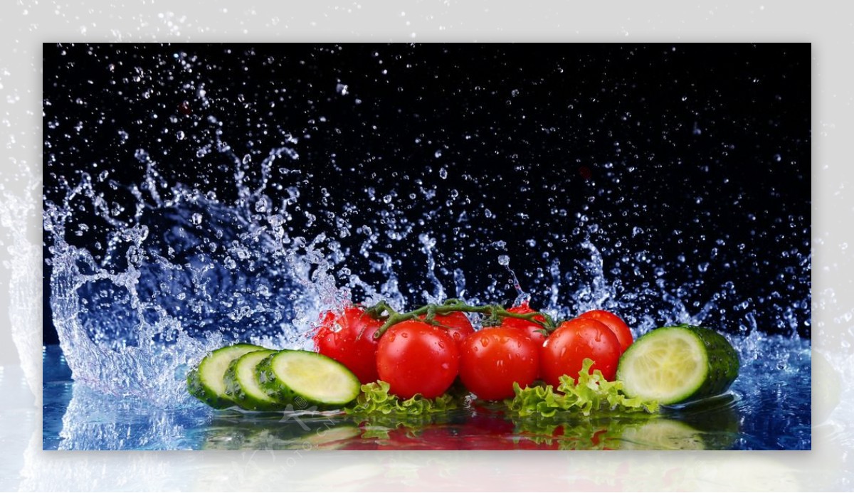 水溅蔬菜图片