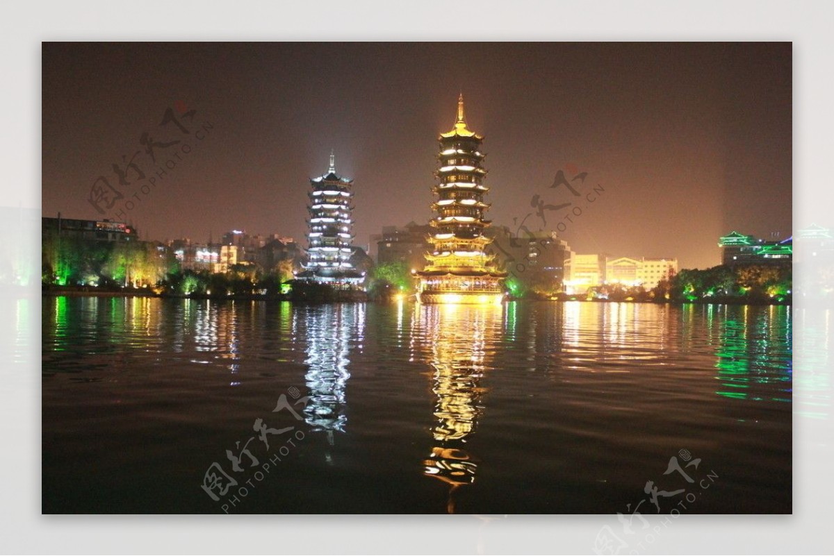 桂林日月双塔夜景图片