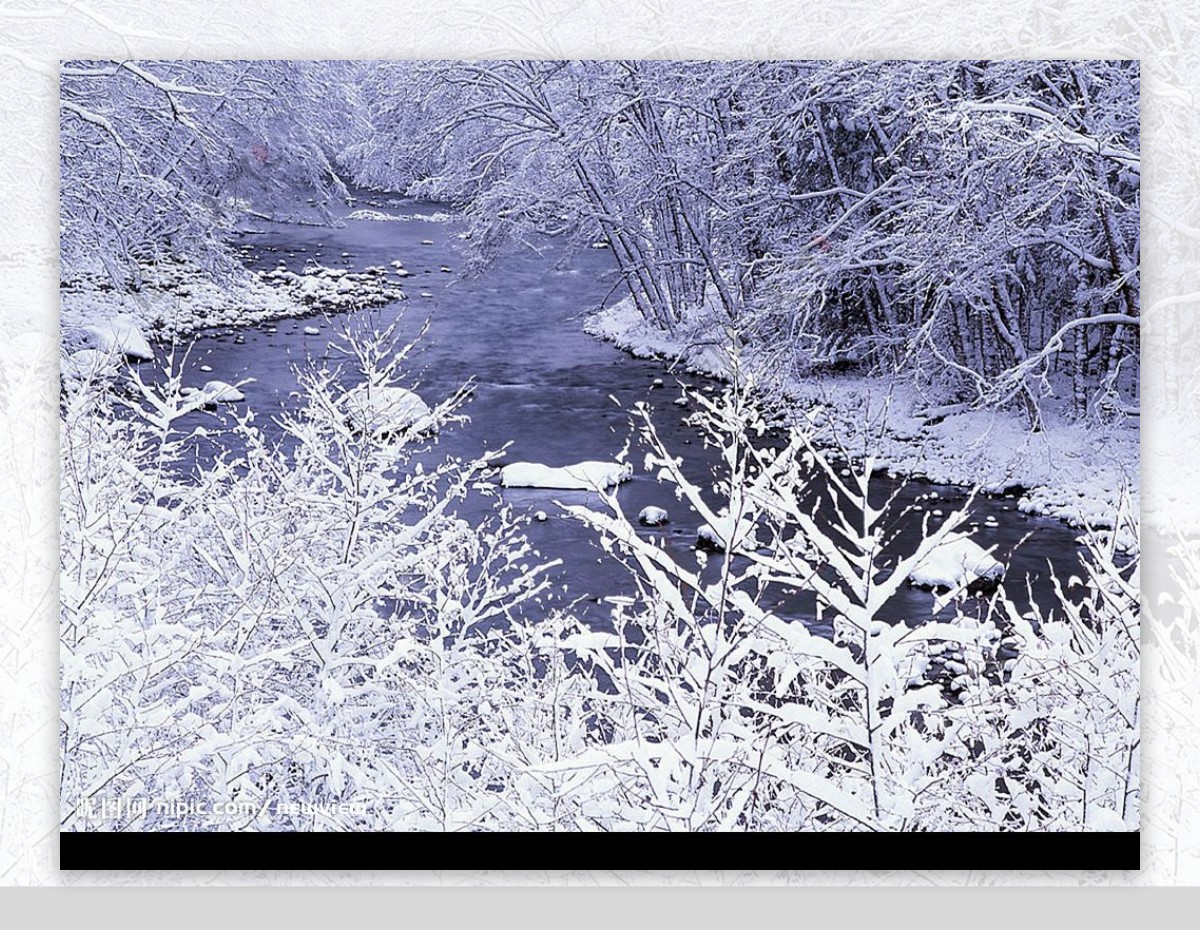 雪景小河图片
