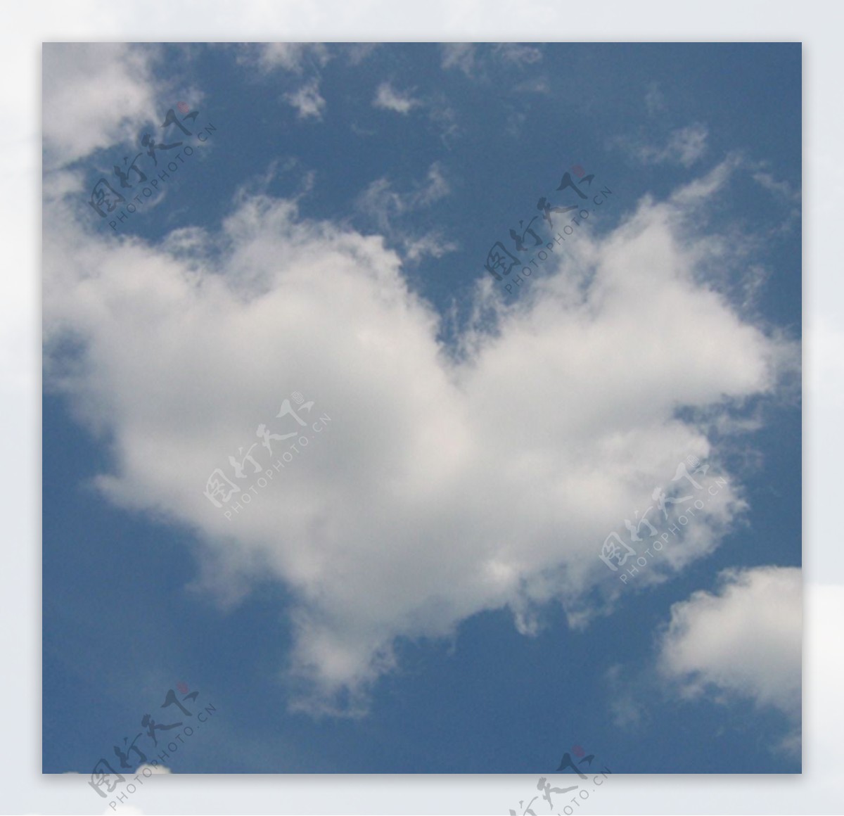 爱心形状云图片