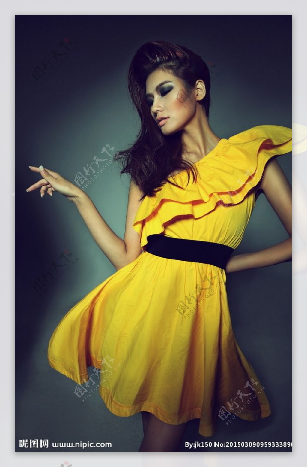 时尚黄裙亚洲美女图片