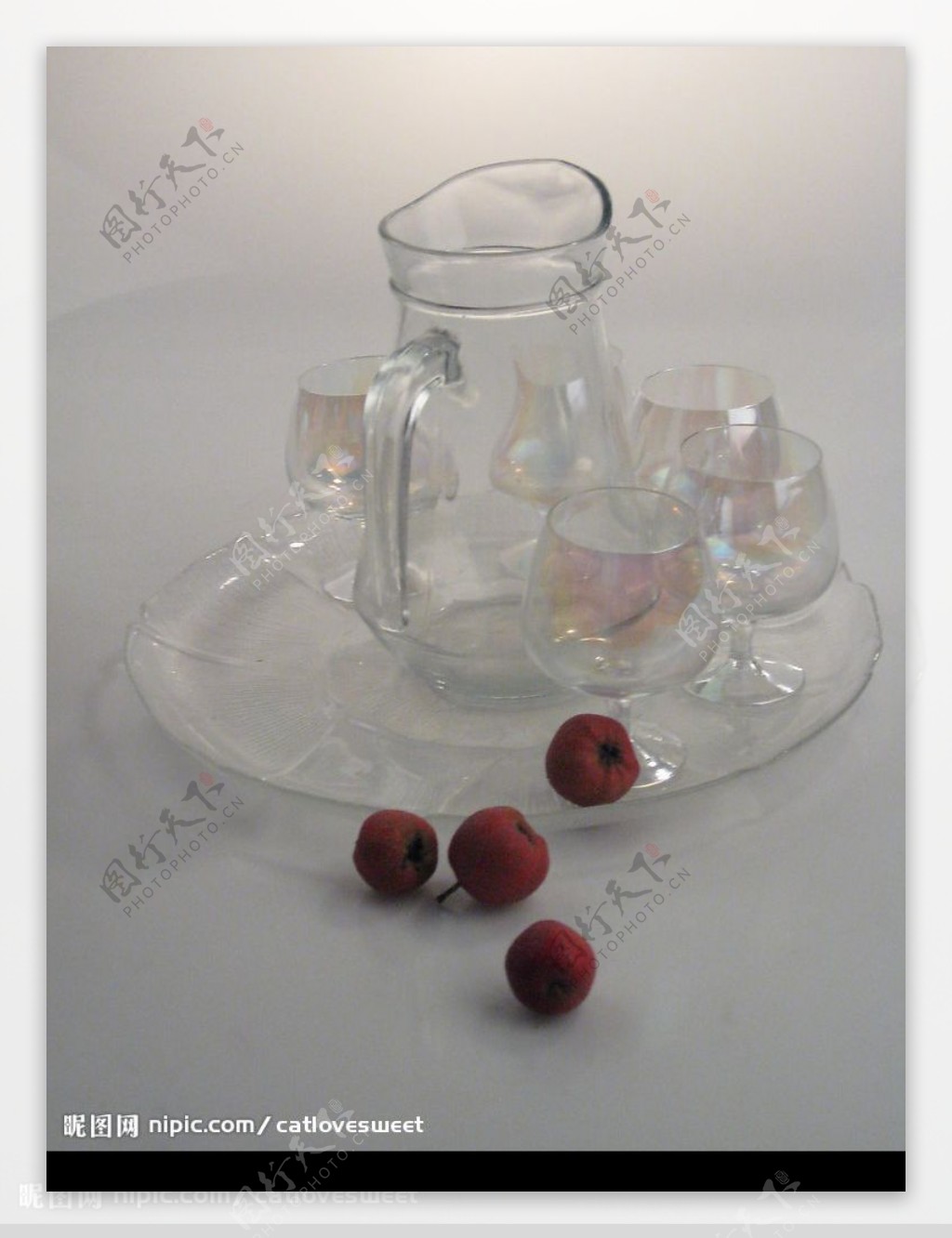 玻璃水壶与水果组合图片