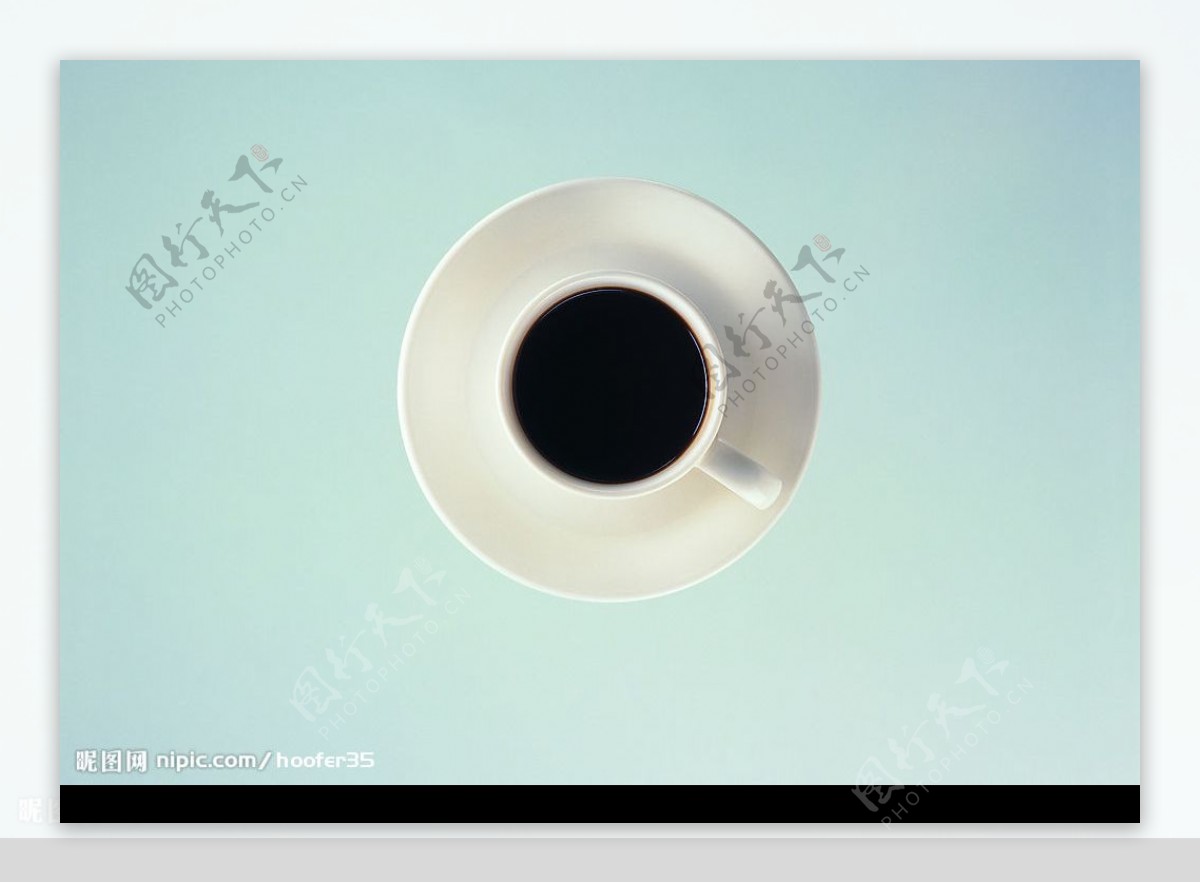 俯视的浅色咖啡杯图片
