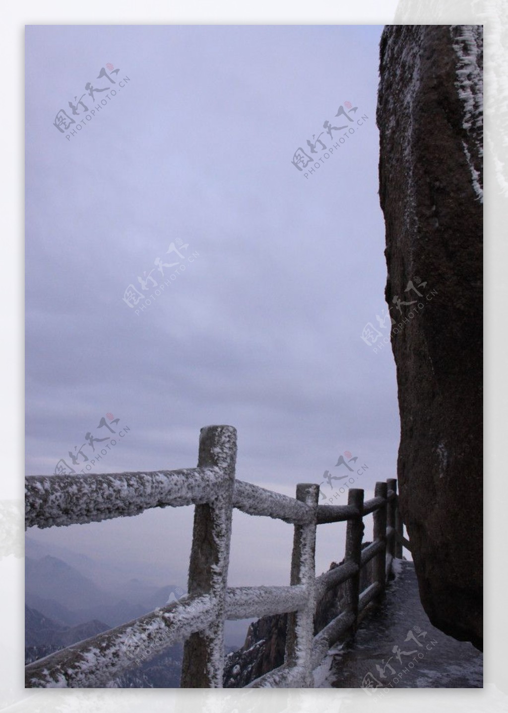 冬之黄山悬崖图片
