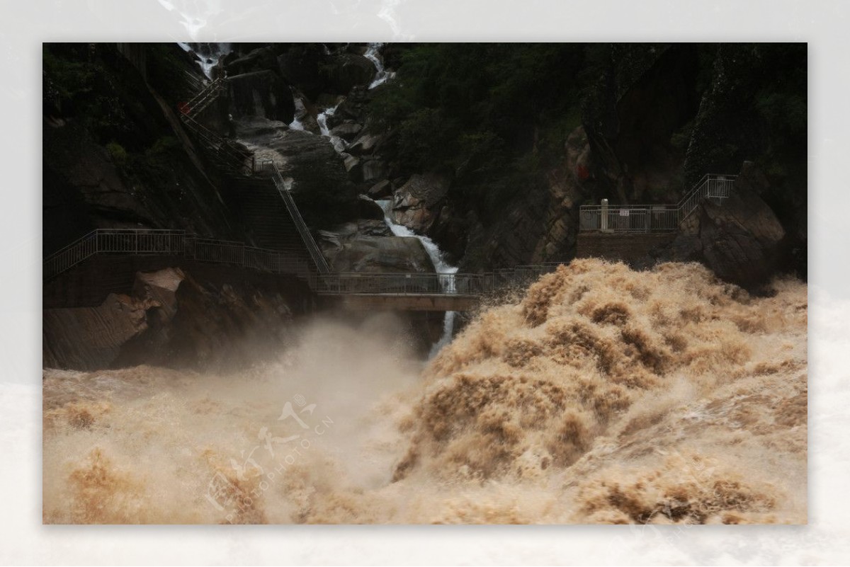 虎跳峡那水图片