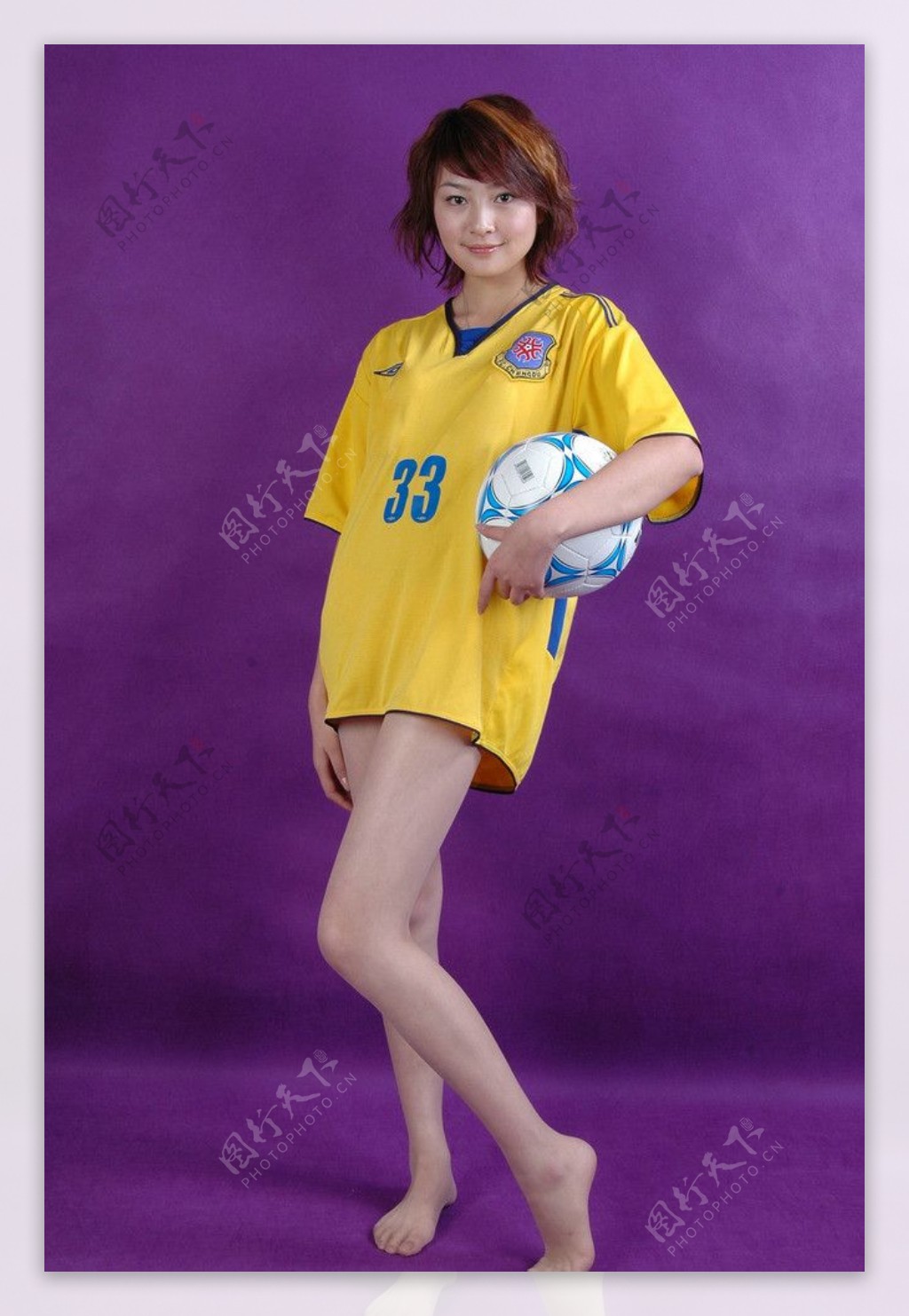 3D 美女 足球宝贝 球衣 yoly莜莉 ipad 平板 电脑 壁纸_平板壁纸图片高清壁纸_墨鱼部落格