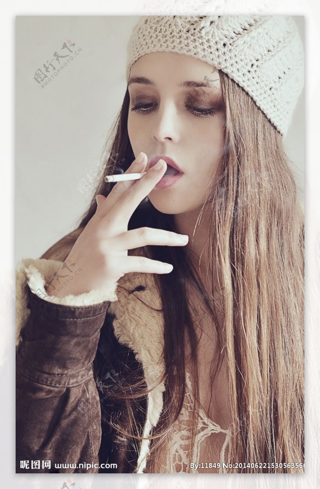 吸烟美女图片