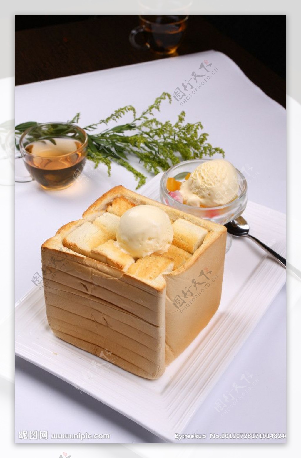 冰淇淋蜂蜜厚吐司图片
