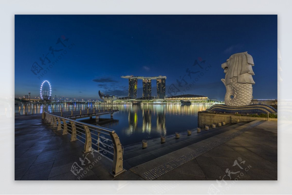 新加坡夜间鱼尾狮图片