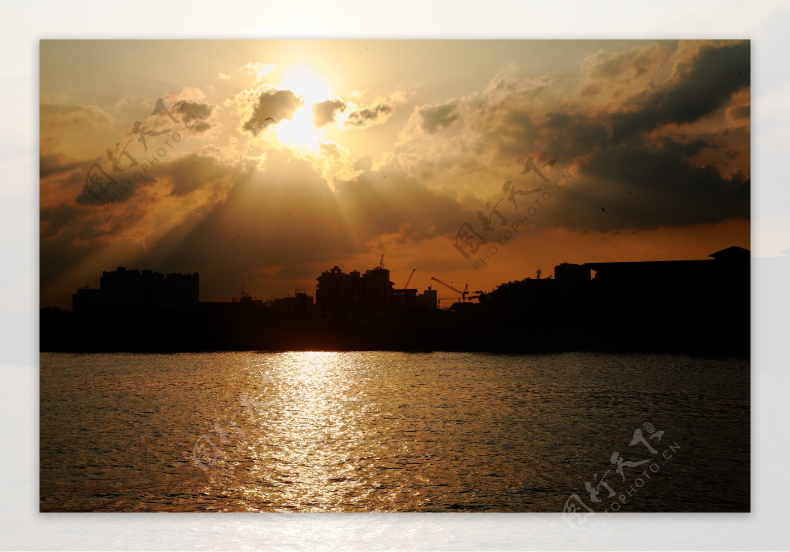 夕阳湄南河图片