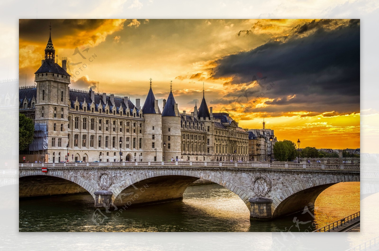 巴黎塞纳河暮色岸景图片