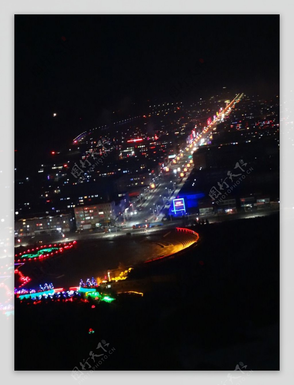城市夜晚航拍图片