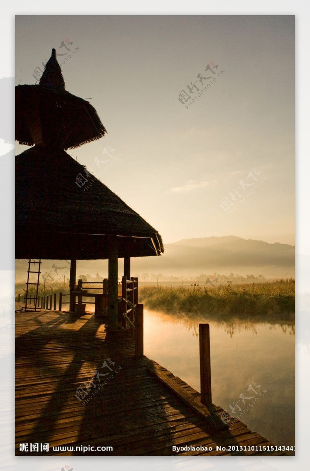 茵莱湖的晨光图片