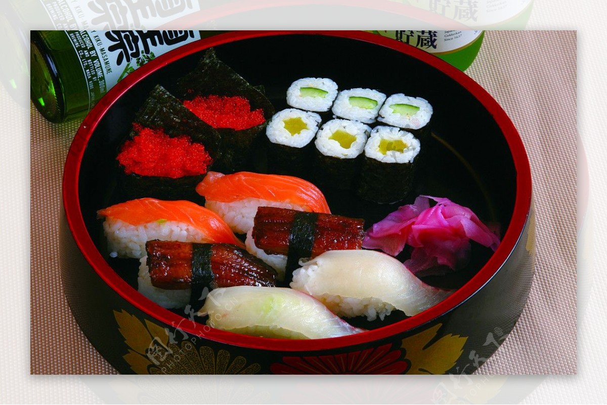 日本寿司拼圆盘图片