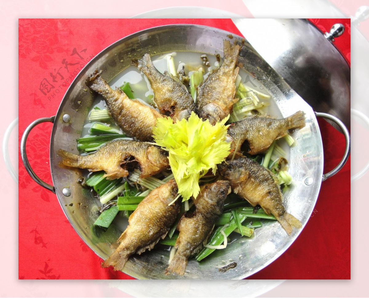 梅菜笋丝煮禾花鱼图片