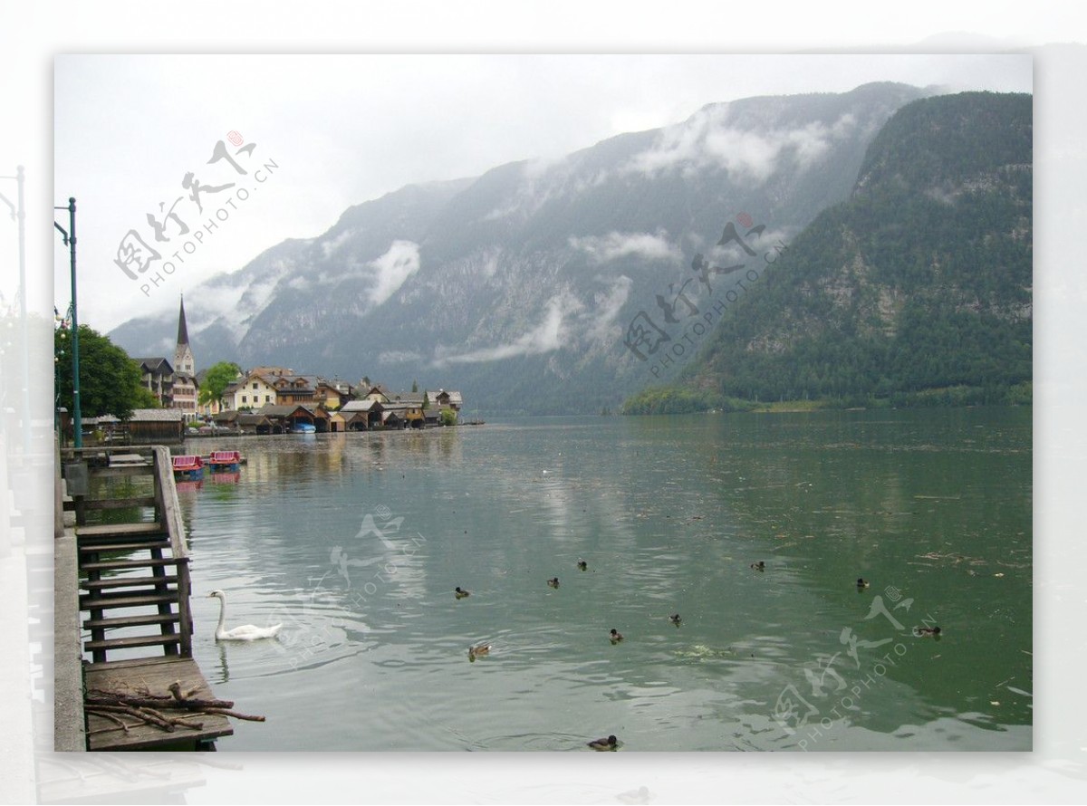 奥地利哈斯塔特山中湖泊图片