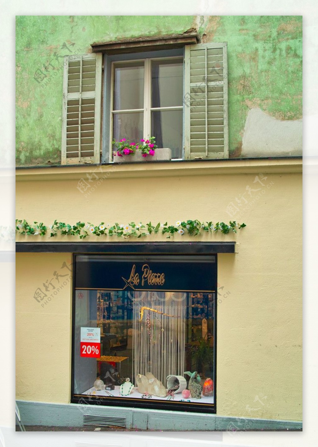瑞士琉森小街上的小首飾店图片