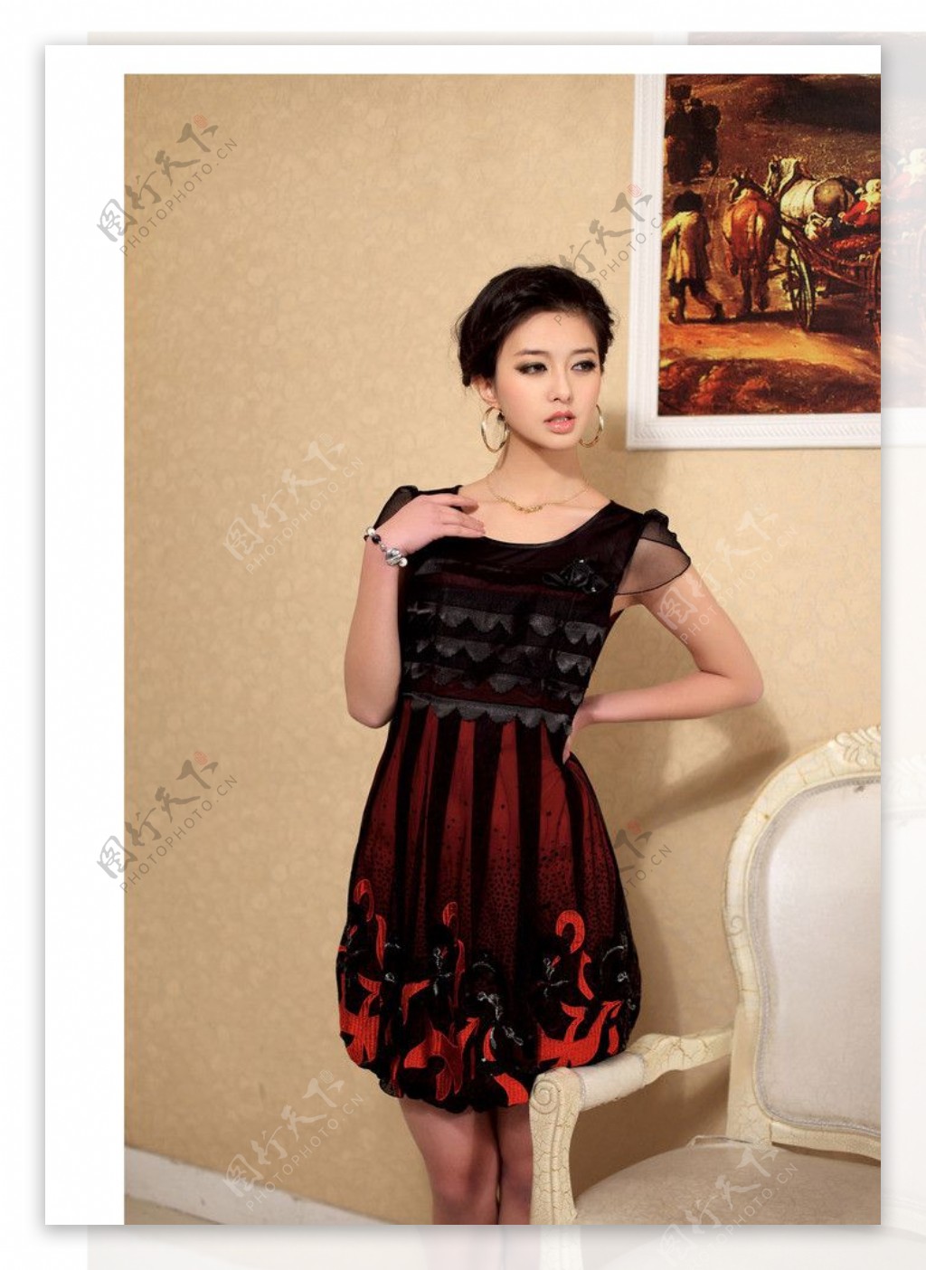 韩版黑红搭裙图片