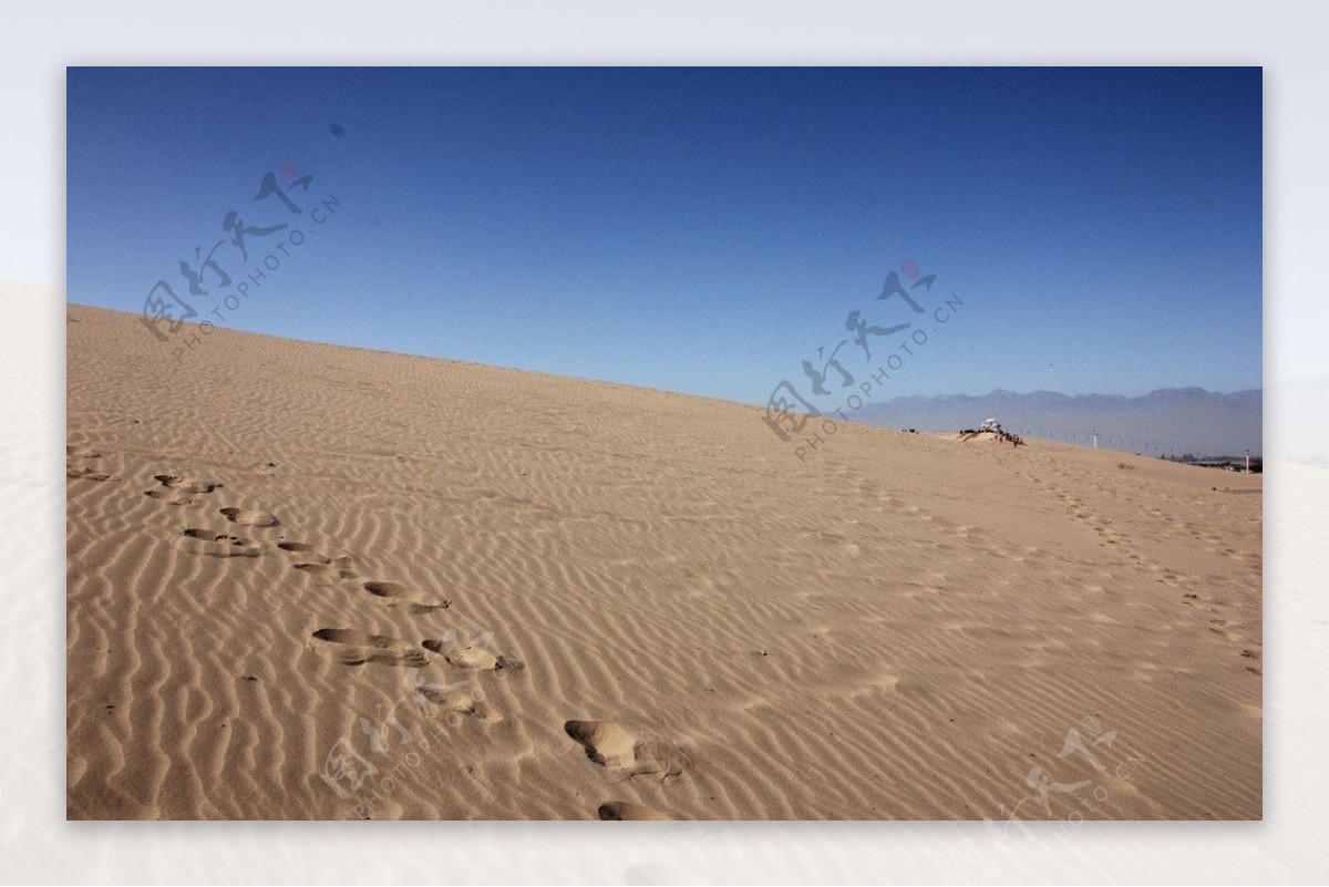 沙湖中的沙漠图片