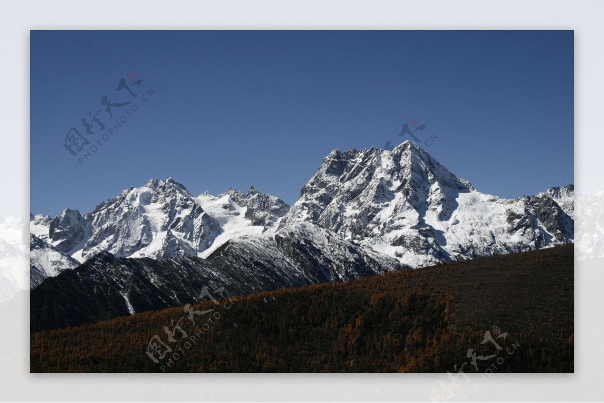 白茫雪山图片