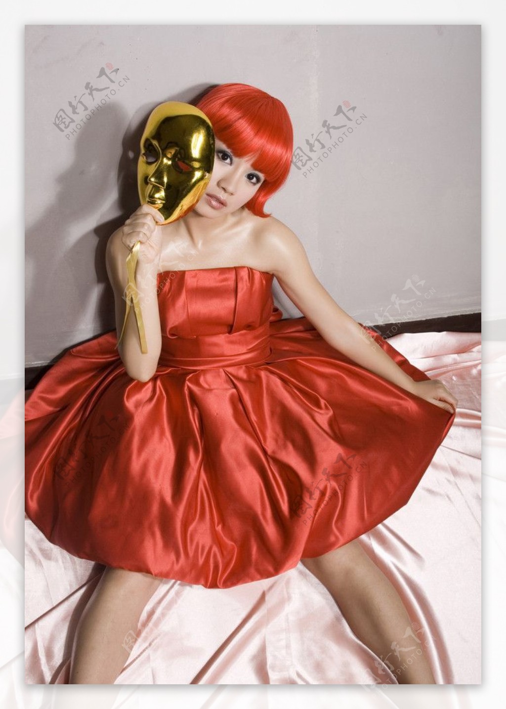 红裙美女个性写真图片