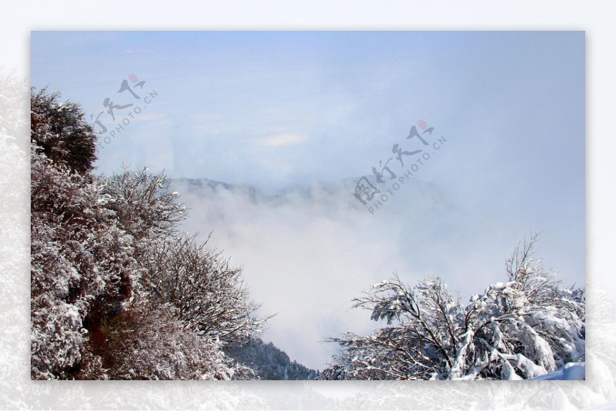 雪景峨眉山图片