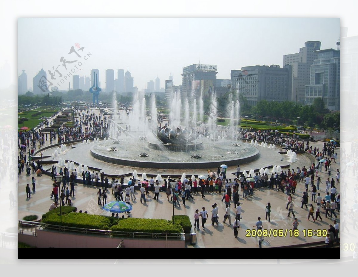 济南泉城广场喷泉图片