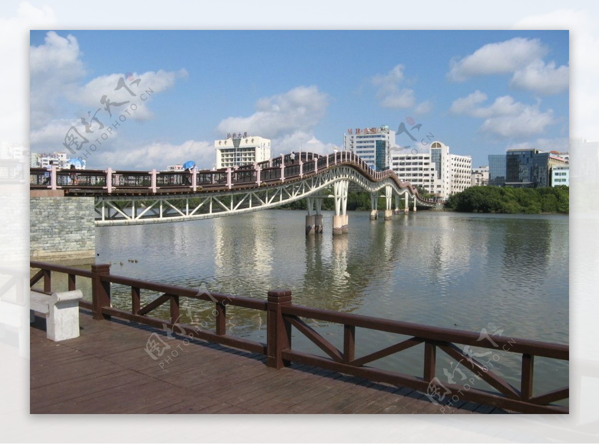 三亚市区内的桥图片