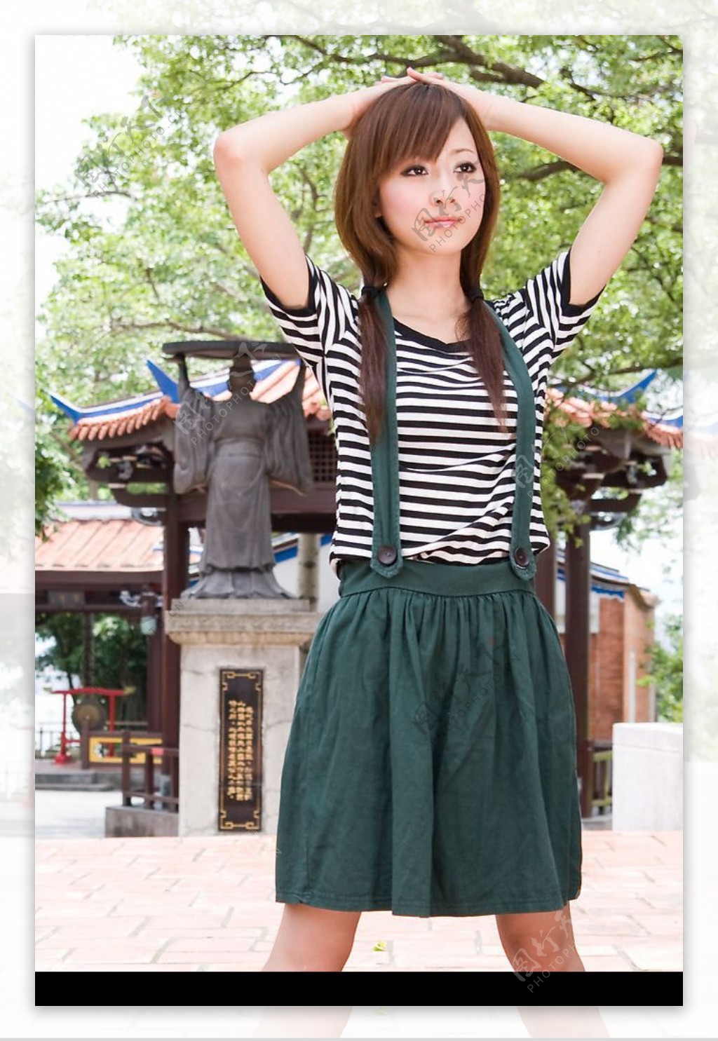 台湾网络超人气美女果子MM条纹T恤图片
