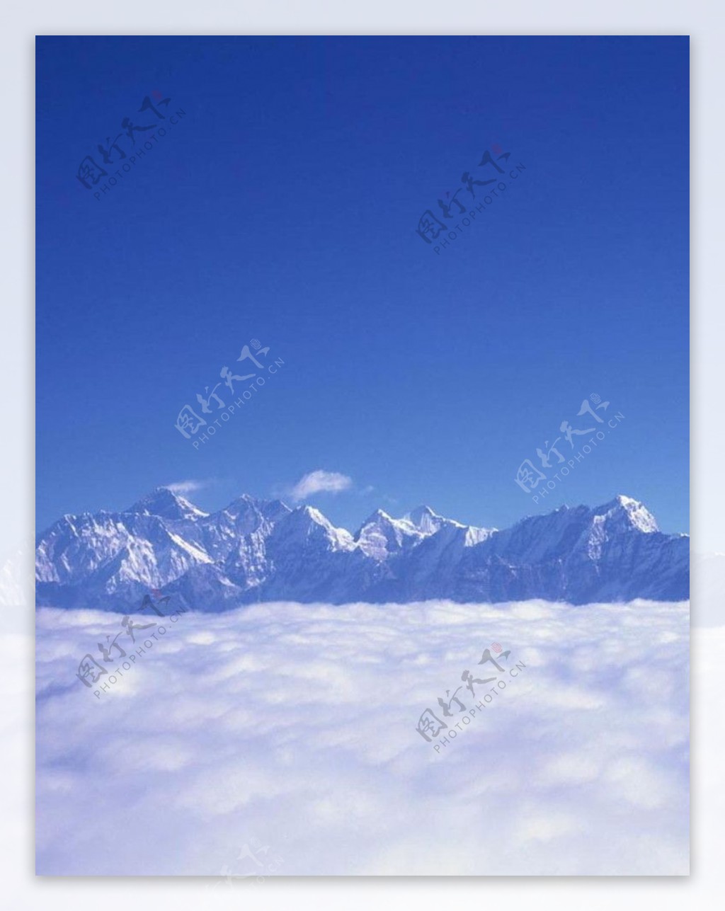 雪山上云图片