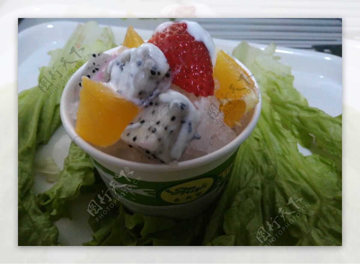 酸奶水果沙冰图片