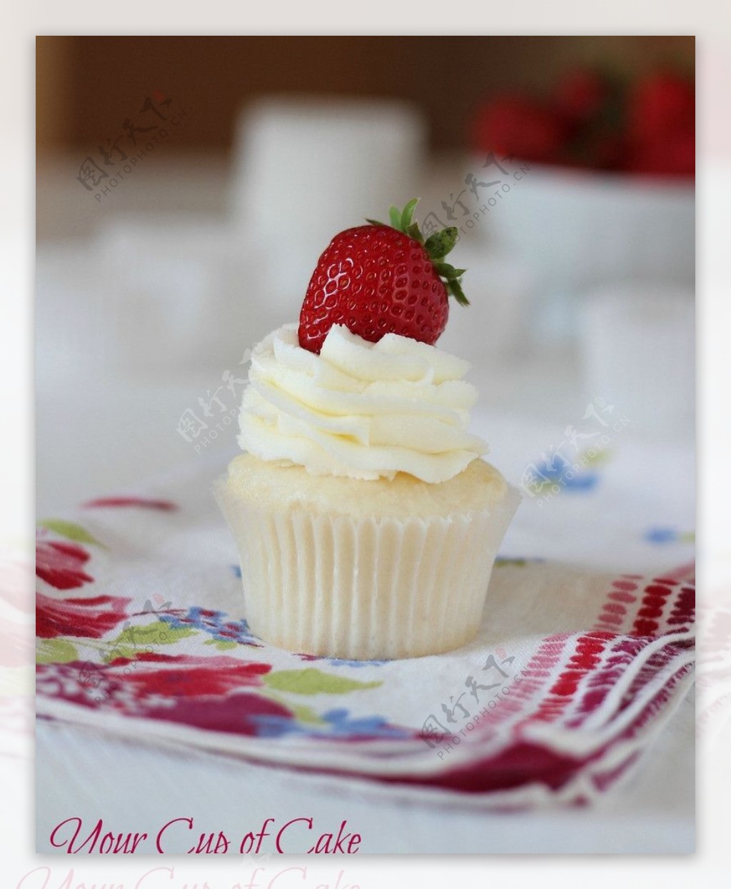 草莓鲜奶蛋糕图片