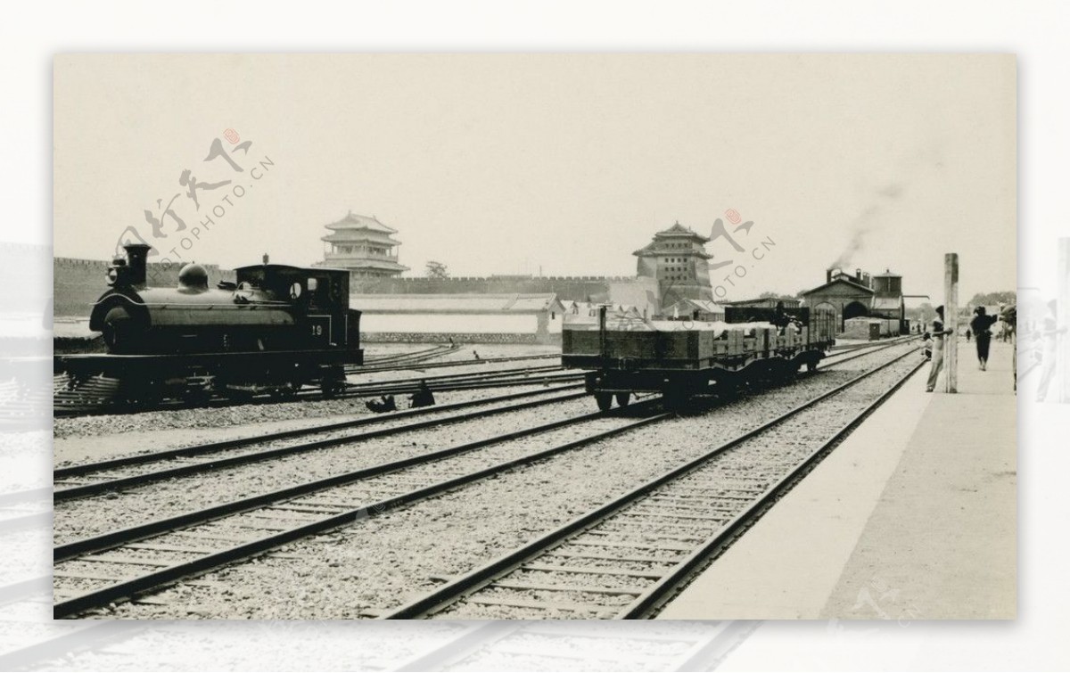 清末京张铁路修通后的北京西直门火车站站内场景1908年图片