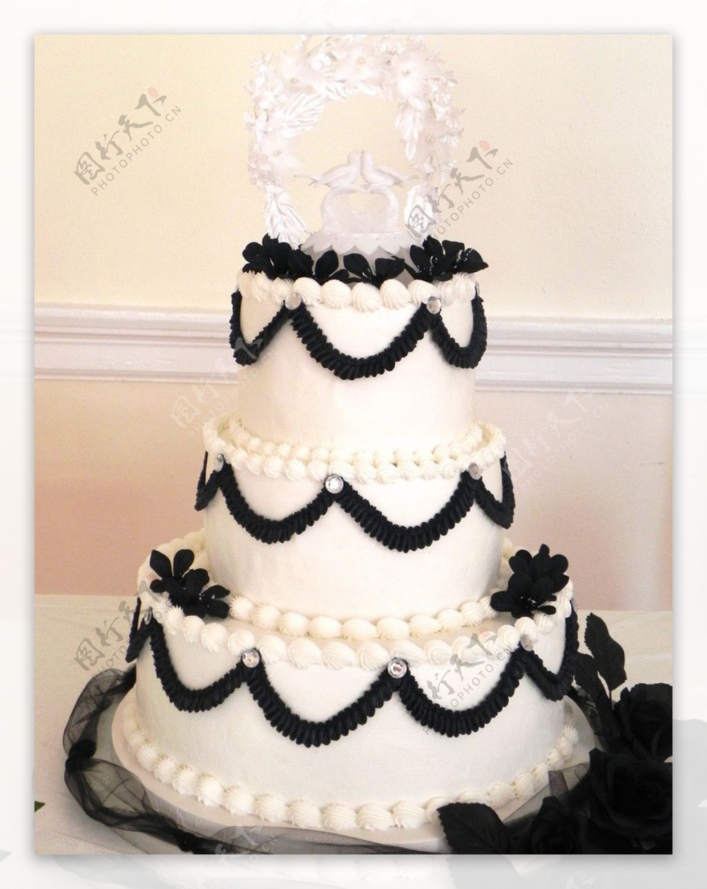 黑白配婚礼蛋糕图片